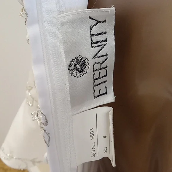 Eternity size 4 modest wedding dress - Picture 7 of 8